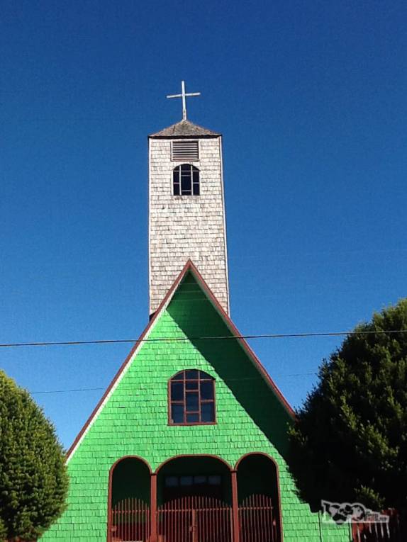 Mais uma igreja da Rota das igrejas, na costa leste da ilha de Chiloé, no sul do Chile